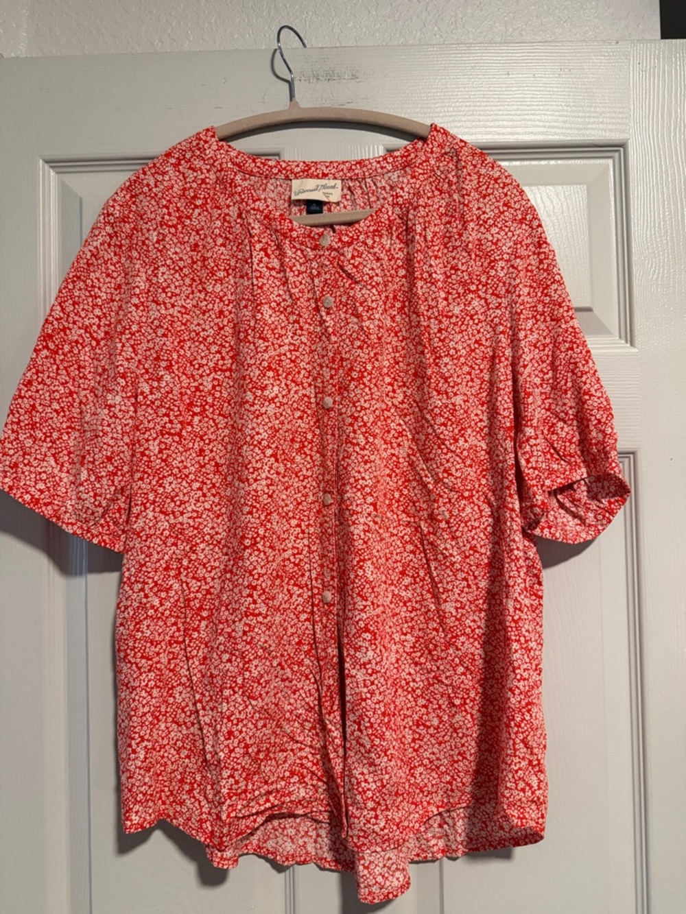 Universal Thread Red Short-Sleeve Button-Front Shirt with White Floral Print